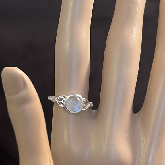 Kuisa rainbow, moonstone solitaire ring in sterling silver 1.65ctw - Picture 2 of 10